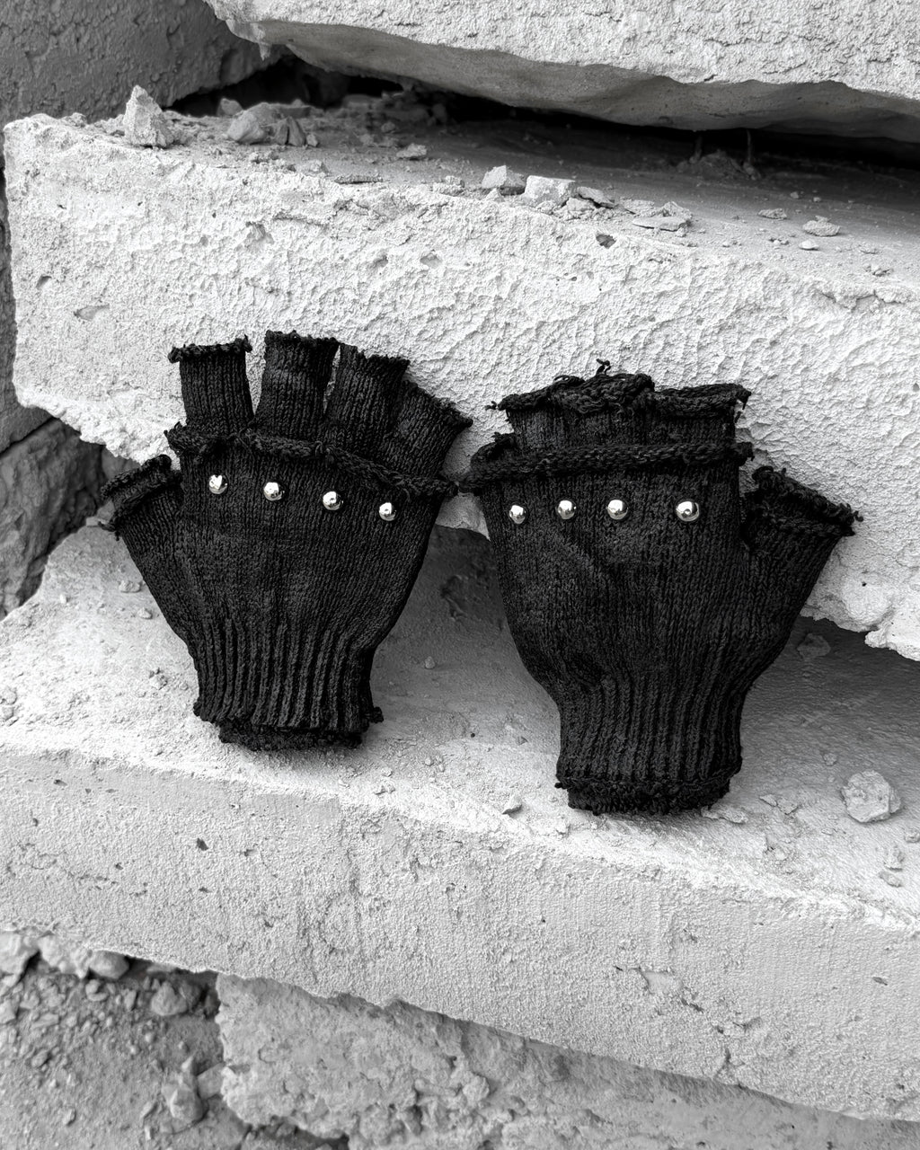 X ✴︎ gloves